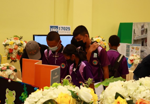 ภาพกิจกรรม  คณะวิทยาศาสตร์และเทคโนโลยีมหาวิทยาลัยราชภัฏกำแพงเพชร จัดงานสัปดาห์วิทยาศาสตร์แห่งชาติ ส่วนภูมิภาค ประจำปี 2565