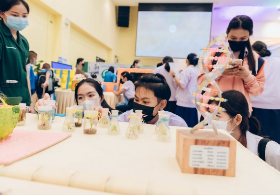 ภาพกิจกรรม  คณะวิทยาศาสตร์และเทคโนโลยีมหาวิทยาลัยราชภัฏกำแพงเพชร จัดงานสัปดาห์วิทยาศาสตร์แห่งชาติ ส่วนภูมิภาค ประจำปี 2565