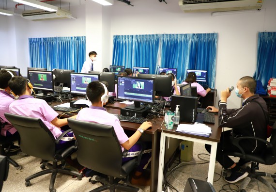 โครงการพัฒนานักเรียนห้องเรียนพิเศษ E-SMART โรงเรียนคลองขลุงราษฎร์รังสรรค์  วันที่ 4 กันยายน 2565 