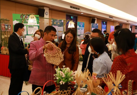 ภาพกิจกรรม  คณะวิทยาศาสตร์และเทคโนโลยี เข้าร่วมงานนิทรรศการ 