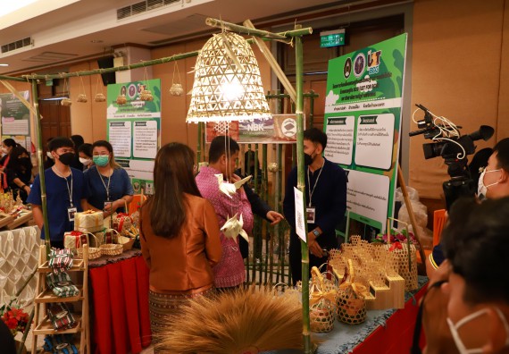 ภาพกิจกรรม  คณะวิทยาศาสตร์และเทคโนโลยี เข้าร่วมงานนิทรรศการ 