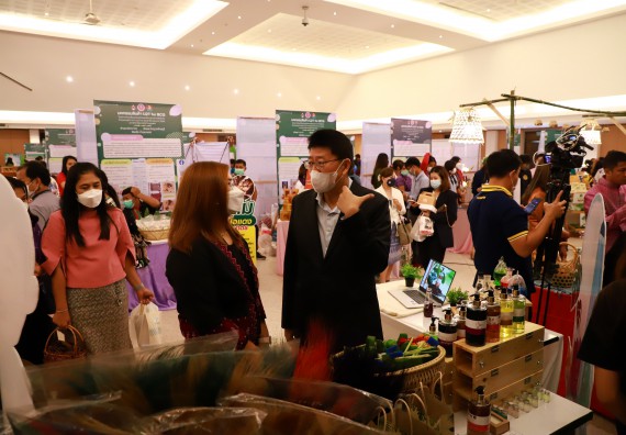 ภาพกิจกรรม  คณะวิทยาศาสตร์และเทคโนโลยี เข้าร่วมงานนิทรรศการ 