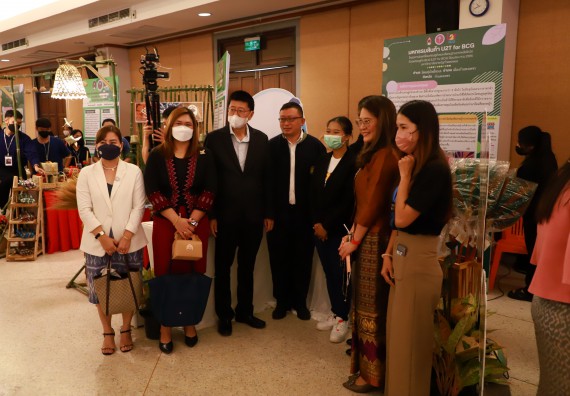 ภาพกิจกรรม  คณะวิทยาศาสตร์และเทคโนโลยี เข้าร่วมงานนิทรรศการ 