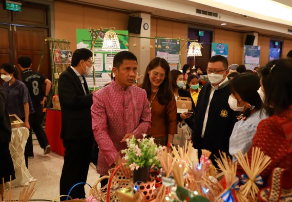 ภาพกิจกรรม  คณะวิทยาศาสตร์และเทคโนโลยี เข้าร่วมงานนิทรรศการ 