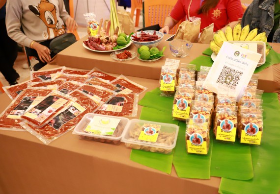 ภาพกิจกรรม  คณะวิทยาศาสตร์และเทคโนโลยี เข้าร่วมงานนิทรรศการ 