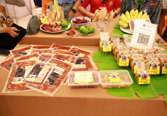 ภาพกิจกรรม  คณะวิทยาศาสตร์และเทคโนโลยี เข้าร่วมงานนิทรรศการ 