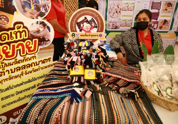 ภาพกิจกรรม  คณะวิทยาศาสตร์และเทคโนโลยี เข้าร่วมงานนิทรรศการ 