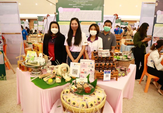 ภาพกิจกรรม  คณะวิทยาศาสตร์และเทคโนโลยี เข้าร่วมงานนิทรรศการ 