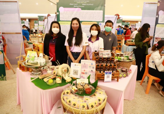 ภาพกิจกรรม  คณะวิทยาศาสตร์และเทคโนโลยี เข้าร่วมงานนิทรรศการ 