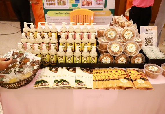 ภาพกิจกรรม  คณะวิทยาศาสตร์และเทคโนโลยี เข้าร่วมงานนิทรรศการ 