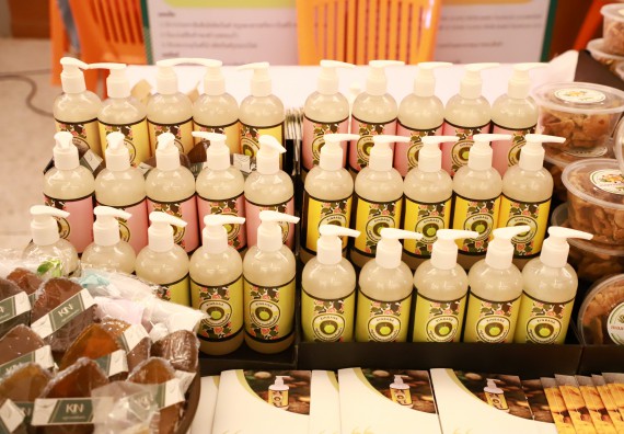 ภาพกิจกรรม  คณะวิทยาศาสตร์และเทคโนโลยี เข้าร่วมงานนิทรรศการ 