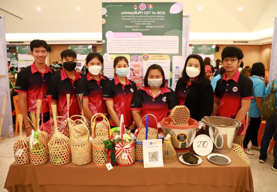 ภาพกิจกรรม  คณะวิทยาศาสตร์และเทคโนโลยี เข้าร่วมงานนิทรรศการ 