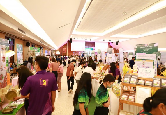 ภาพกิจกรรม  คณะวิทยาศาสตร์และเทคโนโลยี เข้าร่วมงานนิทรรศการ 