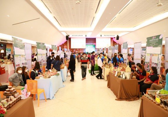 ภาพกิจกรรม  คณะวิทยาศาสตร์และเทคโนโลยี เข้าร่วมงานนิทรรศการ 