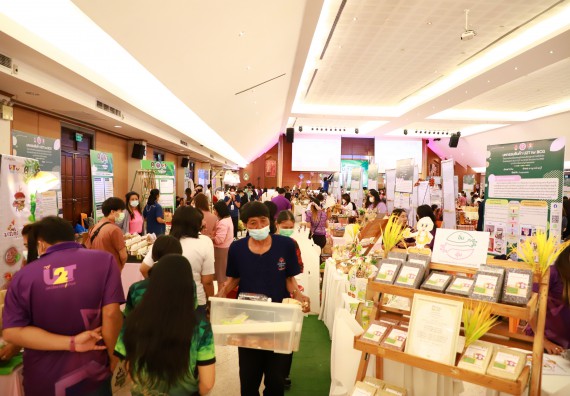 ภาพกิจกรรม  คณะวิทยาศาสตร์และเทคโนโลยี เข้าร่วมงานนิทรรศการ 