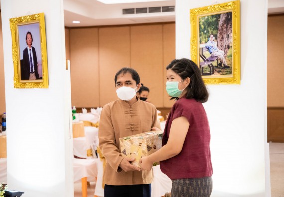 ภาพกิจกรรม  ผู้บริหาร คณาจารย์ บุคลากร คณะวิทยาศาสตร์และเทคโนโลยี เข้าร่วมงานแสดงมุทิตาจิต แด่ผู้เกษียณอายุราชการ มหาวิทยาลัยราชภัฏกำแพงเพชร ประจำปี ๒๕๖๕ เกษียณสวัสดิ์ ศรีสักทอง