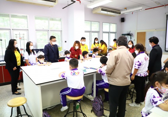 ภาพกิจกรรม  โรงเรียนอนุบาลกำแพงเพชร ร่วมกับคณะวิทยาศาสตร์และเทคโนโลยี จัดโครงการ Science Camp สำหรับนักเรียนห้องเรียนพิเศษ (MEP) ระดับชั้นประถมศึกษาปีที่ 1-6