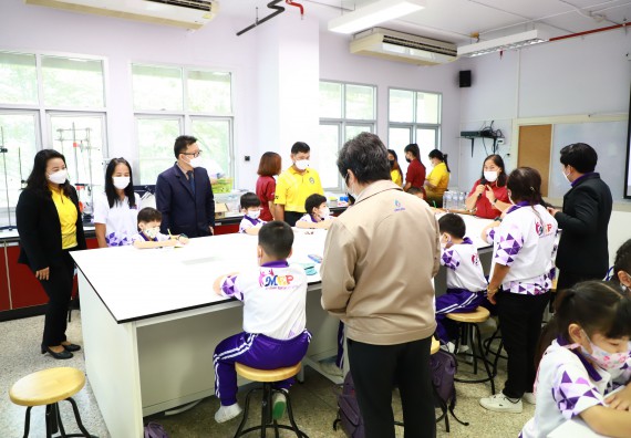 ภาพกิจกรรม  โรงเรียนอนุบาลกำแพงเพชร ร่วมกับคณะวิทยาศาสตร์และเทคโนโลยี จัดโครงการ Science Camp สำหรับนักเรียนห้องเรียนพิเศษ (MEP) ระดับชั้นประถมศึกษาปีที่ 1-6