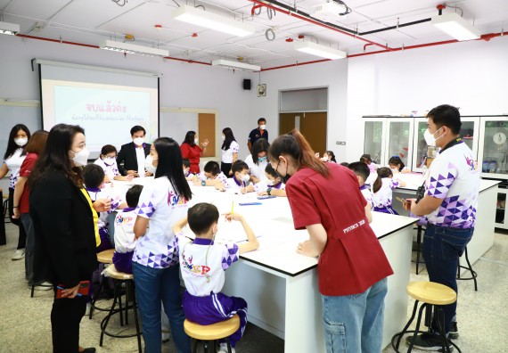 ภาพกิจกรรม  โรงเรียนอนุบาลกำแพงเพชร ร่วมกับคณะวิทยาศาสตร์และเทคโนโลยี จัดโครงการ Science Camp สำหรับนักเรียนห้องเรียนพิเศษ (MEP) ระดับชั้นประถมศึกษาปีที่ 1-6