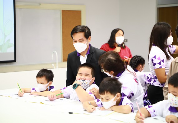 ภาพกิจกรรม  โรงเรียนอนุบาลกำแพงเพชร ร่วมกับคณะวิทยาศาสตร์และเทคโนโลยี จัดโครงการ Science Camp สำหรับนักเรียนห้องเรียนพิเศษ (MEP) ระดับชั้นประถมศึกษาปีที่ 1-6