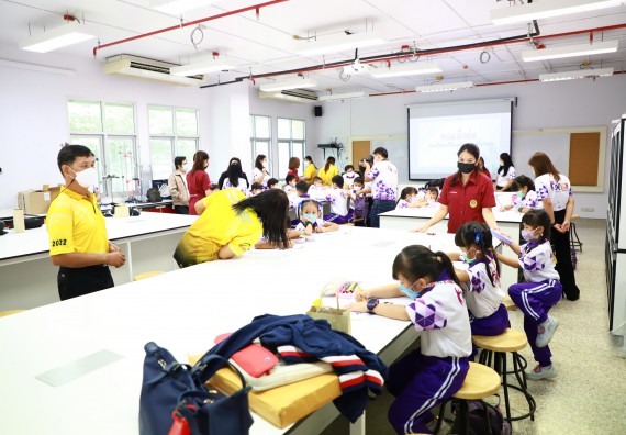 ภาพกิจกรรม  โรงเรียนอนุบาลกำแพงเพชร ร่วมกับคณะวิทยาศาสตร์และเทคโนโลยี จัดโครงการ Science Camp สำหรับนักเรียนห้องเรียนพิเศษ (MEP) ระดับชั้นประถมศึกษาปีที่ 1-6