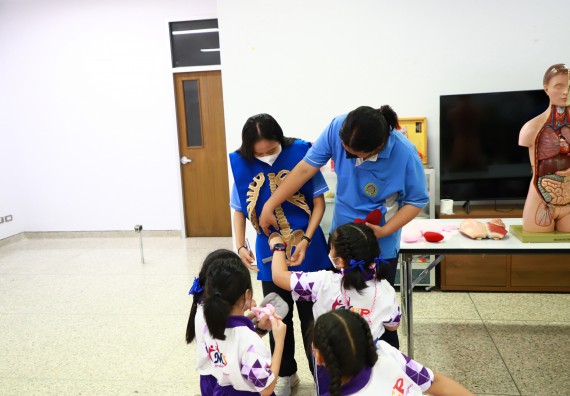 ภาพกิจกรรม  โรงเรียนอนุบาลกำแพงเพชร ร่วมกับคณะวิทยาศาสตร์และเทคโนโลยี จัดโครงการ Science Camp สำหรับนักเรียนห้องเรียนพิเศษ (MEP) ระดับชั้นประถมศึกษาปีที่ 1-6