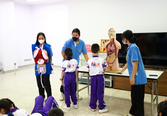 ภาพกิจกรรม  โรงเรียนอนุบาลกำแพงเพชร ร่วมกับคณะวิทยาศาสตร์และเทคโนโลยี จัดโครงการ Science Camp สำหรับนักเรียนห้องเรียนพิเศษ (MEP) ระดับชั้นประถมศึกษาปีที่ 1-6