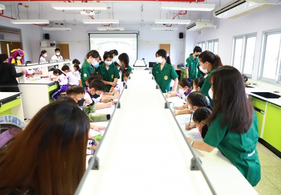 ภาพกิจกรรม  โรงเรียนอนุบาลกำแพงเพชร ร่วมกับคณะวิทยาศาสตร์และเทคโนโลยี จัดโครงการ Science Camp สำหรับนักเรียนห้องเรียนพิเศษ (MEP) ระดับชั้นประถมศึกษาปีที่ 1-6