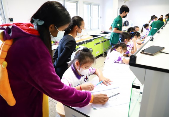 ภาพกิจกรรม  โรงเรียนอนุบาลกำแพงเพชร ร่วมกับคณะวิทยาศาสตร์และเทคโนโลยี จัดโครงการ Science Camp สำหรับนักเรียนห้องเรียนพิเศษ (MEP) ระดับชั้นประถมศึกษาปีที่ 1-6