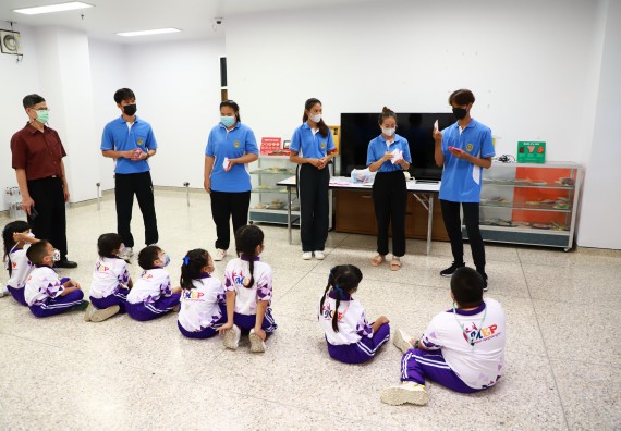 ภาพกิจกรรม  โรงเรียนอนุบาลกำแพงเพชร ร่วมกับคณะวิทยาศาสตร์และเทคโนโลยี จัดโครงการ Science Camp สำหรับนักเรียนห้องเรียนพิเศษ (MEP) ระดับชั้นประถมศึกษาปีที่ 1-6