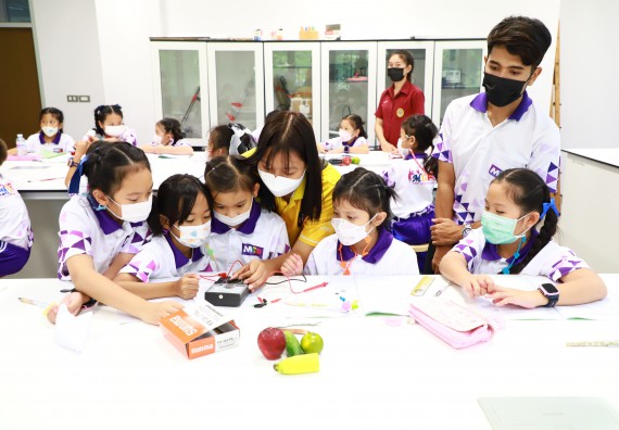 ภาพกิจกรรม  โรงเรียนอนุบาลกำแพงเพชร ร่วมกับคณะวิทยาศาสตร์และเทคโนโลยี จัดโครงการ Science Camp สำหรับนักเรียนห้องเรียนพิเศษ (MEP) ระดับชั้นประถมศึกษาปีที่ 1-6