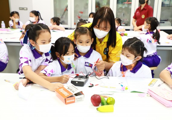 ภาพกิจกรรม  โรงเรียนอนุบาลกำแพงเพชร ร่วมกับคณะวิทยาศาสตร์และเทคโนโลยี จัดโครงการ Science Camp สำหรับนักเรียนห้องเรียนพิเศษ (MEP) ระดับชั้นประถมศึกษาปีที่ 1-6