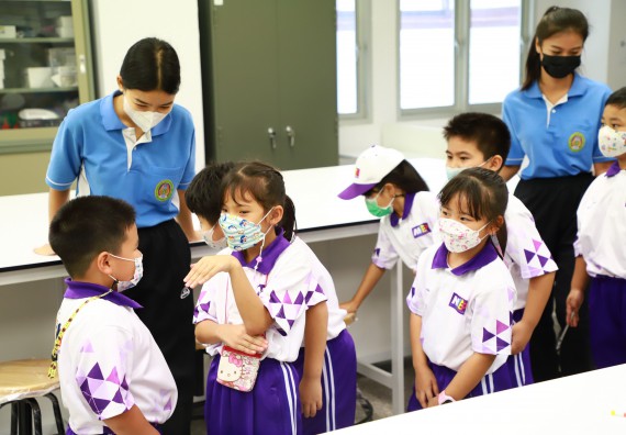 ภาพกิจกรรม  โรงเรียนอนุบาลกำแพงเพชร ร่วมกับคณะวิทยาศาสตร์และเทคโนโลยี จัดโครงการ Science Camp สำหรับนักเรียนห้องเรียนพิเศษ (MEP) ระดับชั้นประถมศึกษาปีที่ 1-6