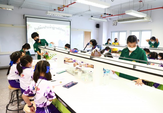 ภาพกิจกรรม  โรงเรียนอนุบาลกำแพงเพชร ร่วมกับคณะวิทยาศาสตร์และเทคโนโลยี จัดโครงการ Science Camp สำหรับนักเรียนห้องเรียนพิเศษ (MEP) ระดับชั้นประถมศึกษาปีที่ 1-6