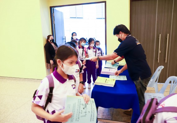 ภาพกิจกรรม  โรงเรียนอนุบาลกำแพงเพชร ร่วมกับคณะวิทยาศาสตร์และเทคโนโลยี จัดโครงการ Science Camp สำหรับนักเรียนห้องเรียนพิเศษ (MEP) ระดับชั้นประถมศึกษาปีที่ 1-6