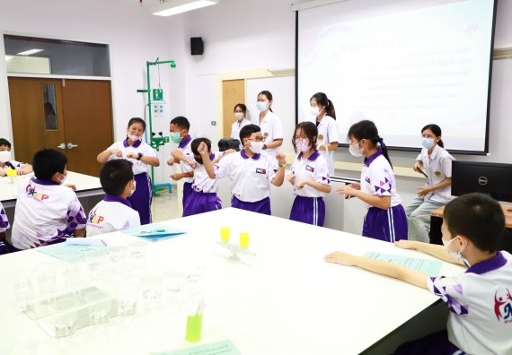 ภาพกิจกรรม  โรงเรียนอนุบาลกำแพงเพชร ร่วมกับคณะวิทยาศาสตร์และเทคโนโลยี จัดโครงการ Science Camp สำหรับนักเรียนห้องเรียนพิเศษ (MEP) ระดับชั้นประถมศึกษาปีที่ 1-6