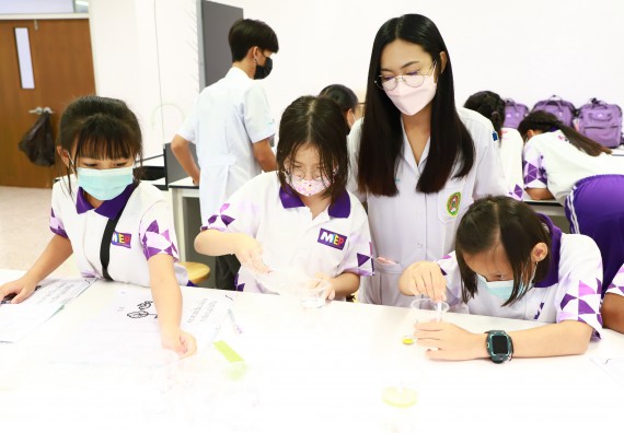 ภาพกิจกรรม  โรงเรียนอนุบาลกำแพงเพชร ร่วมกับคณะวิทยาศาสตร์และเทคโนโลยี จัดโครงการ Science Camp สำหรับนักเรียนห้องเรียนพิเศษ (MEP) ระดับชั้นประถมศึกษาปีที่ 1-6