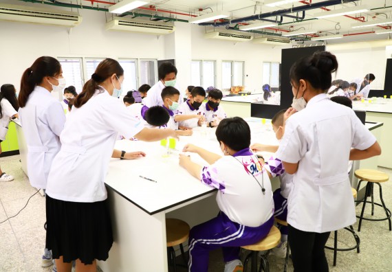 ภาพกิจกรรม  โรงเรียนอนุบาลกำแพงเพชร ร่วมกับคณะวิทยาศาสตร์และเทคโนโลยี จัดโครงการ Science Camp สำหรับนักเรียนห้องเรียนพิเศษ (MEP) ระดับชั้นประถมศึกษาปีที่ 1-6