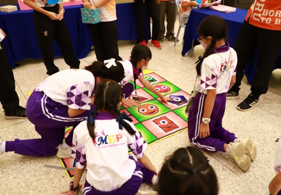 ภาพกิจกรรม  โรงเรียนอนุบาลกำแพงเพชร ร่วมกับคณะวิทยาศาสตร์และเทคโนโลยี จัดโครงการ Science Camp สำหรับนักเรียนห้องเรียนพิเศษ (MEP) ระดับชั้นประถมศึกษาปีที่ 1-6