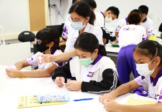 ภาพกิจกรรม  โรงเรียนอนุบาลกำแพงเพชร ร่วมกับคณะวิทยาศาสตร์และเทคโนโลยี จัดโครงการ Science Camp สำหรับนักเรียนห้องเรียนพิเศษ (MEP) ระดับชั้นประถมศึกษาปีที่ 1-6