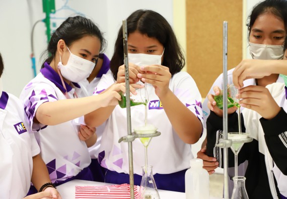 ภาพกิจกรรม  โรงเรียนอนุบาลกำแพงเพชร ร่วมกับคณะวิทยาศาสตร์และเทคโนโลยี จัดโครงการ Science Camp สำหรับนักเรียนห้องเรียนพิเศษ (MEP) ระดับชั้นประถมศึกษาปีที่ 1-6