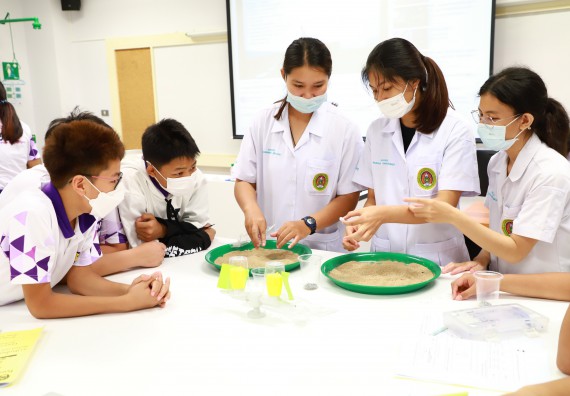 ภาพกิจกรรม  โรงเรียนอนุบาลกำแพงเพชร ร่วมกับคณะวิทยาศาสตร์และเทคโนโลยี จัดโครงการ Science Camp สำหรับนักเรียนห้องเรียนพิเศษ (MEP) ระดับชั้นประถมศึกษาปีที่ 1-6