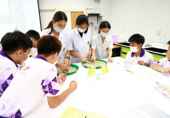 ภาพกิจกรรม  โรงเรียนอนุบาลกำแพงเพชร ร่วมกับคณะวิทยาศาสตร์และเทคโนโลยี จัดโครงการ Science Camp สำหรับนักเรียนห้องเรียนพิเศษ (MEP) ระดับชั้นประถมศึกษาปีที่ 1-6