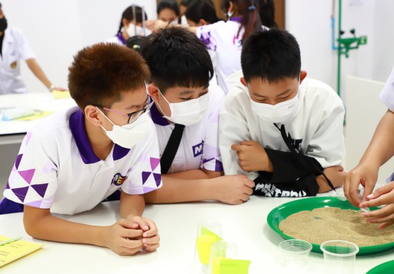 ภาพกิจกรรม  โรงเรียนอนุบาลกำแพงเพชร ร่วมกับคณะวิทยาศาสตร์และเทคโนโลยี จัดโครงการ Science Camp สำหรับนักเรียนห้องเรียนพิเศษ (MEP) ระดับชั้นประถมศึกษาปีที่ 1-6