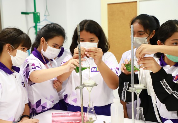 ภาพกิจกรรม  โรงเรียนอนุบาลกำแพงเพชร ร่วมกับคณะวิทยาศาสตร์และเทคโนโลยี จัดโครงการ Science Camp สำหรับนักเรียนห้องเรียนพิเศษ (MEP) ระดับชั้นประถมศึกษาปีที่ 1-6