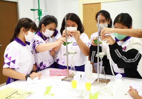 ภาพกิจกรรม  โรงเรียนอนุบาลกำแพงเพชร ร่วมกับคณะวิทยาศาสตร์และเทคโนโลยี จัดโครงการ Science Camp สำหรับนักเรียนห้องเรียนพิเศษ (MEP) ระดับชั้นประถมศึกษาปีที่ 1-6