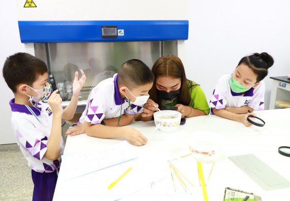 ภาพกิจกรรม  โรงเรียนอนุบาลกำแพงเพชร ร่วมกับคณะวิทยาศาสตร์และเทคโนโลยี จัดโครงการ Science Camp สำหรับนักเรียนห้องเรียนพิเศษ (MEP) ระดับชั้นประถมศึกษาปีที่ 1-6