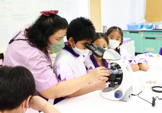 ภาพกิจกรรม  โรงเรียนอนุบาลกำแพงเพชร ร่วมกับคณะวิทยาศาสตร์และเทคโนโลยี จัดโครงการ Science Camp สำหรับนักเรียนห้องเรียนพิเศษ (MEP) ระดับชั้นประถมศึกษาปีที่ 1-6