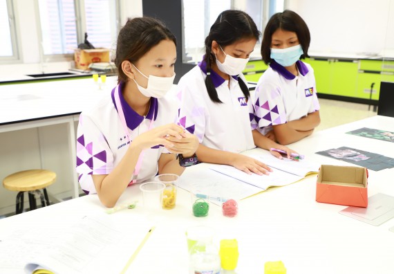 ภาพกิจกรรม  โรงเรียนอนุบาลกำแพงเพชร ร่วมกับคณะวิทยาศาสตร์และเทคโนโลยี จัดโครงการ Science Camp สำหรับนักเรียนห้องเรียนพิเศษ (MEP) ระดับชั้นประถมศึกษาปีที่ 1-6