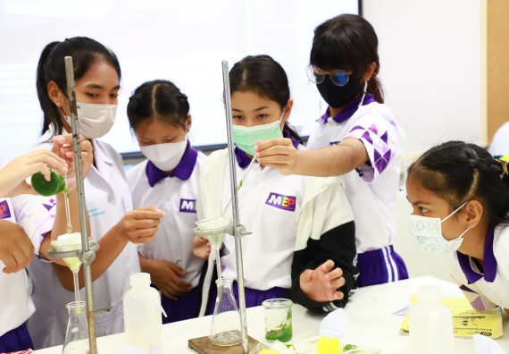 ภาพกิจกรรม  โรงเรียนอนุบาลกำแพงเพชร ร่วมกับคณะวิทยาศาสตร์และเทคโนโลยี จัดโครงการ Science Camp สำหรับนักเรียนห้องเรียนพิเศษ (MEP) ระดับชั้นประถมศึกษาปีที่ 1-6